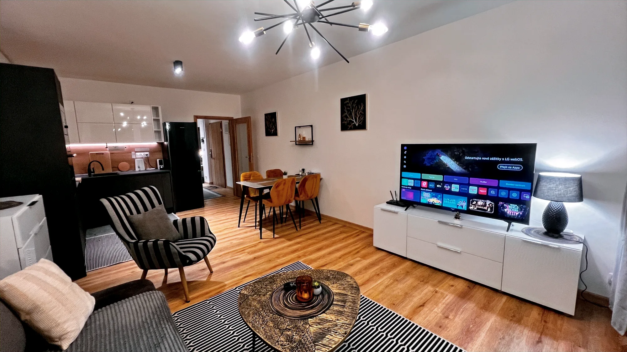 Obývací pokoj apartmánu 2+kk
