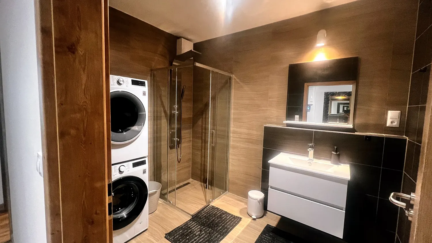 Koupelna s pračkou a sušičkou, apartmán 2+kk