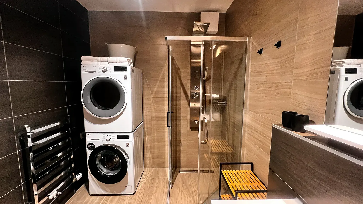 Koupelna s pračkou a sušičkou, apartmán 2+kk