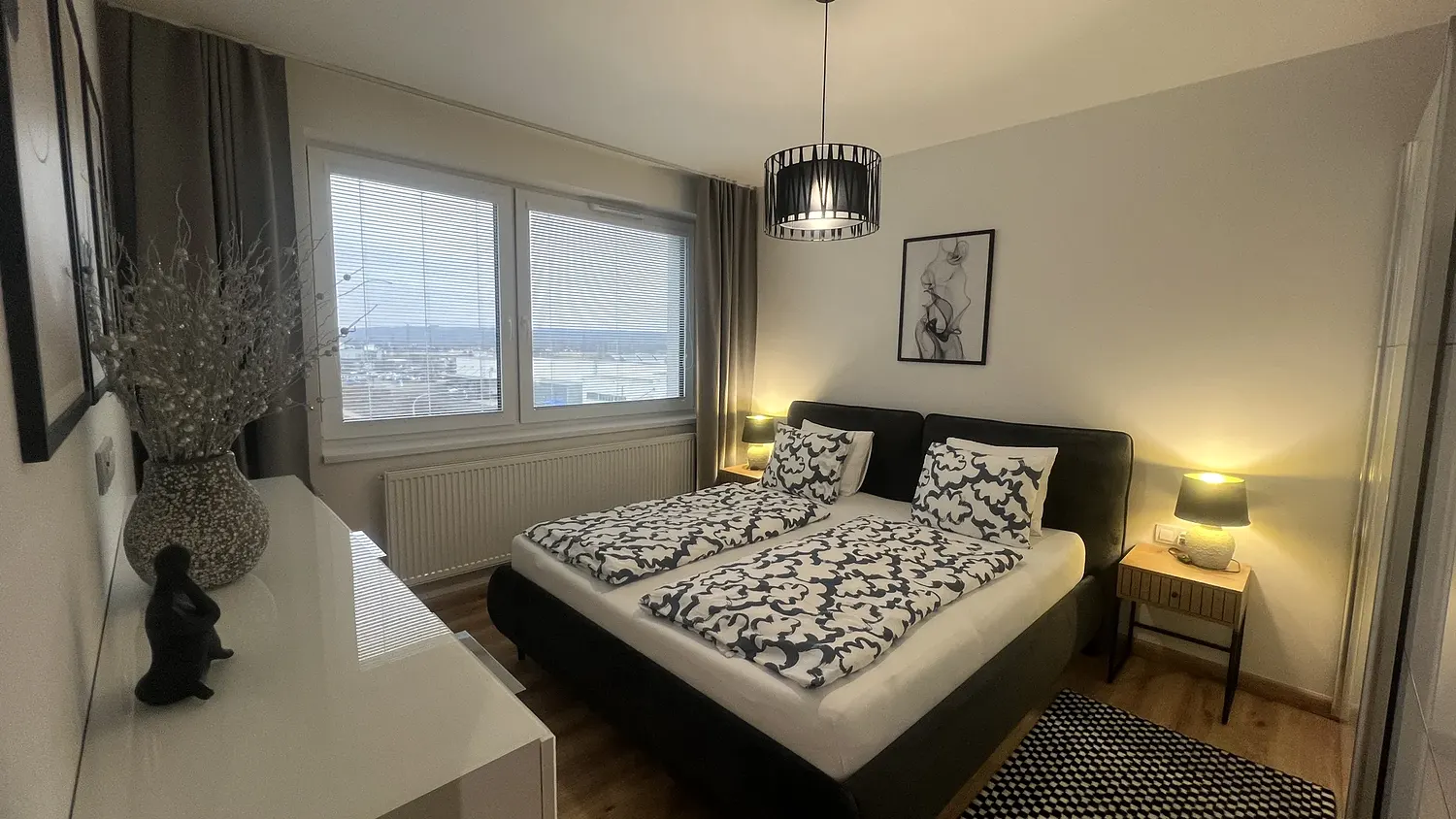 Ložnice s manželskou postelí, apartmán 3+kk